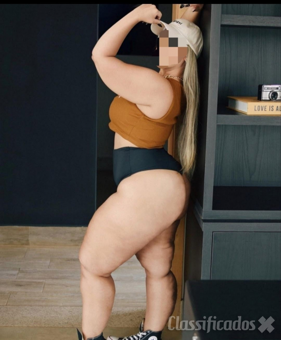 Uma mulher com ...